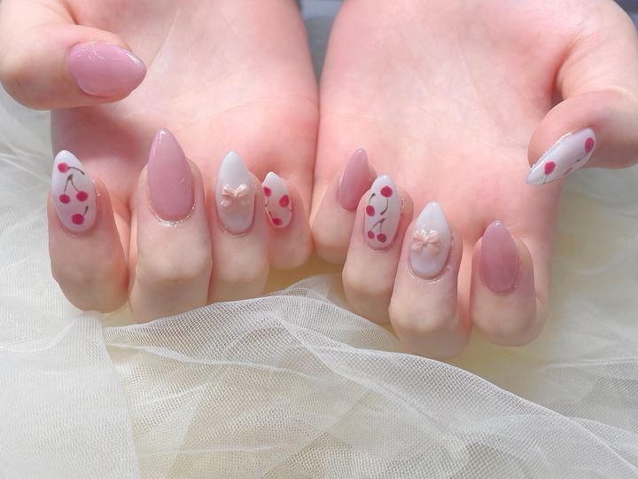 大人の夏ネイルはニュアンスホワイトが正解｜くすみ・透け・ミルク系の